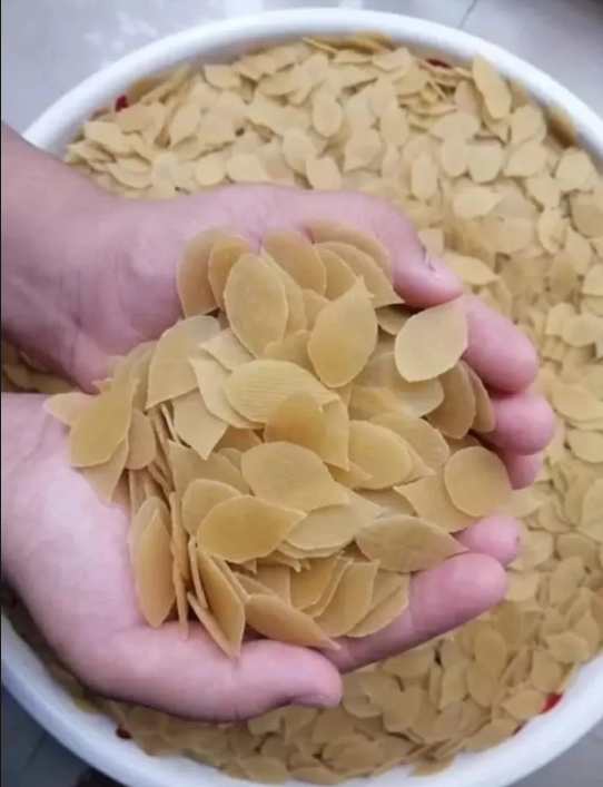 Classic and favorite party snack with Crispy texture Potato Chips. 180g (With Masala).