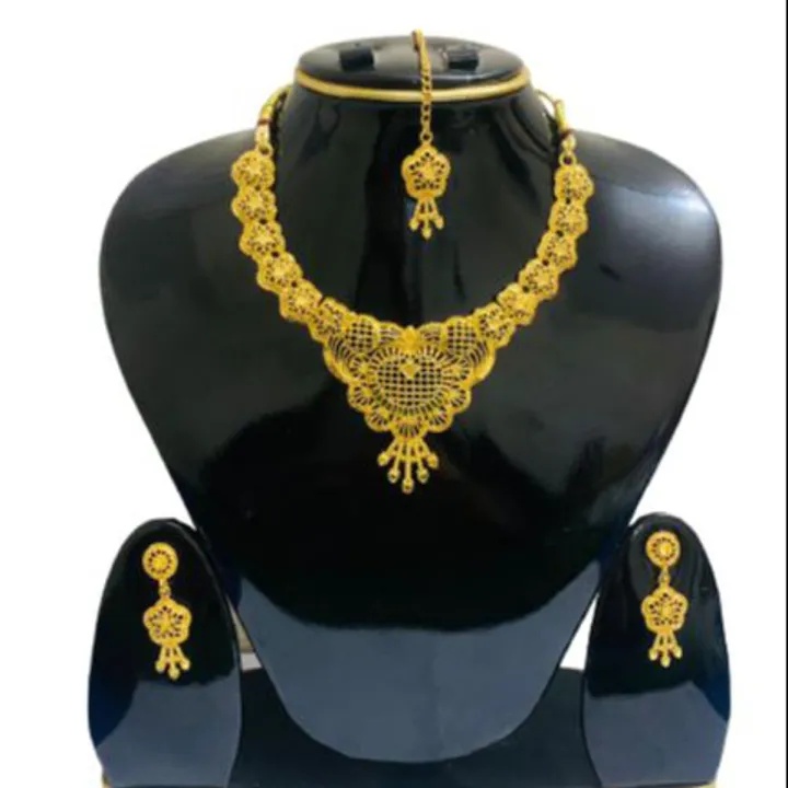 Gorgeous Gold plated necklace set with Ear ring