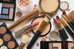 Fashion / Cosmetics